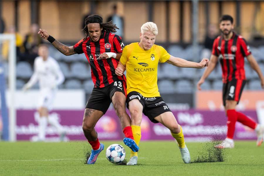 KuPS (yellow) were well beaten by Midtjylland in the UEL Playoffs