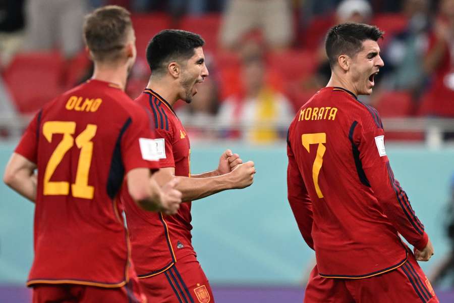 España triunfa en su debut