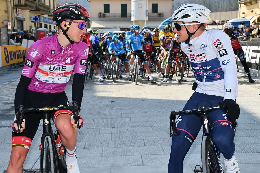 Pogačar (L) en Evenepoel (R) tijdens de Tirreno-Adriatico van 2022