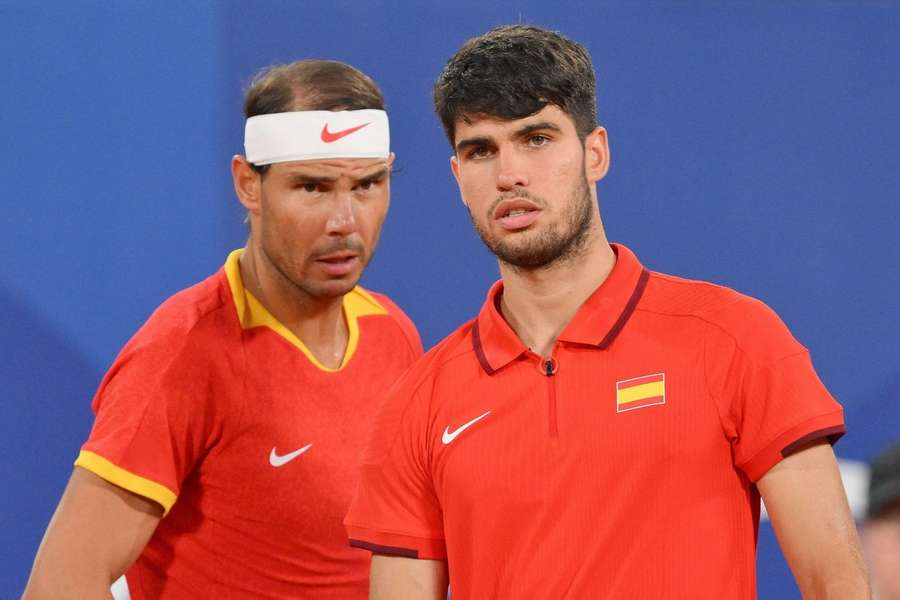 Nadal (L) en Alcaraz tijdens de Olympische Spelen