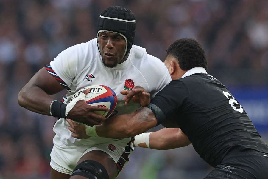 England's lock Maro Itoje is tackled by New Zealand's Ardie Savea