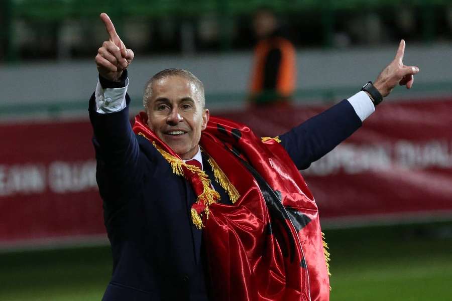 Ex-técnico do Corinthians, Sylvinho classifica Albânia à Eurocopa 2024