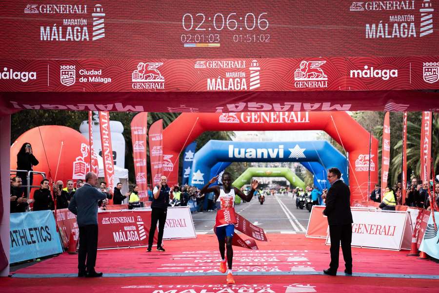 Mande Bushendich llega a meta como gran triunfador Mande Bushendich llega a meta como gran triunfador