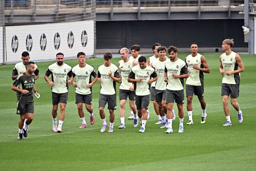 Jugadores del Real Madrid entrenan