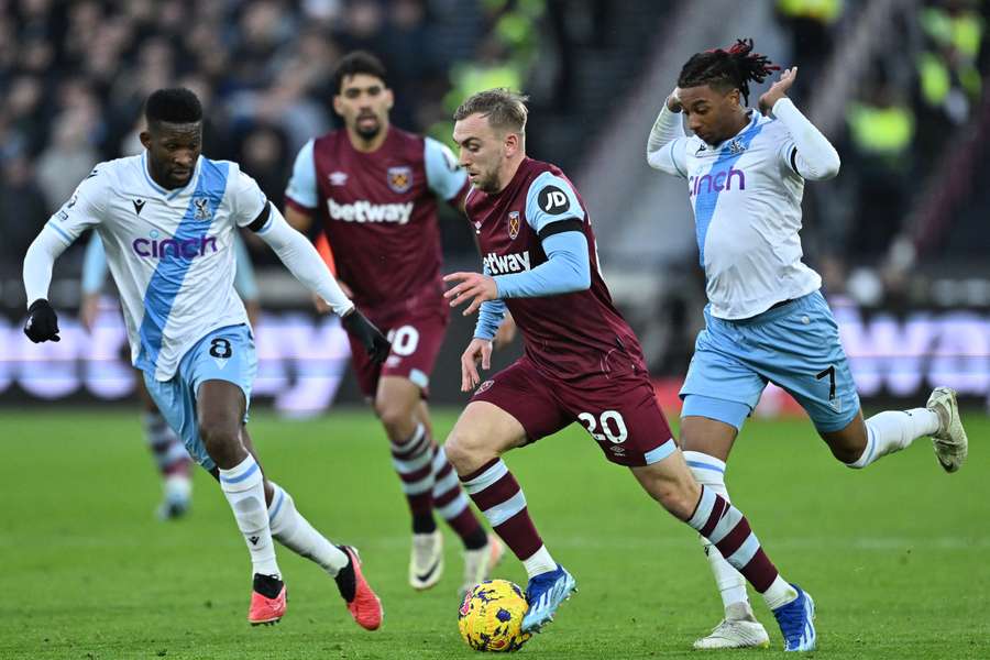 Jarrod Bowen vies with Crystal Palace's French midfielder Michael Olise and Colombian midfielder Jefferson Lerma 