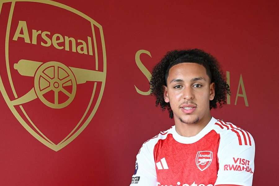 Ismail "proud" signing new Arsenal contract