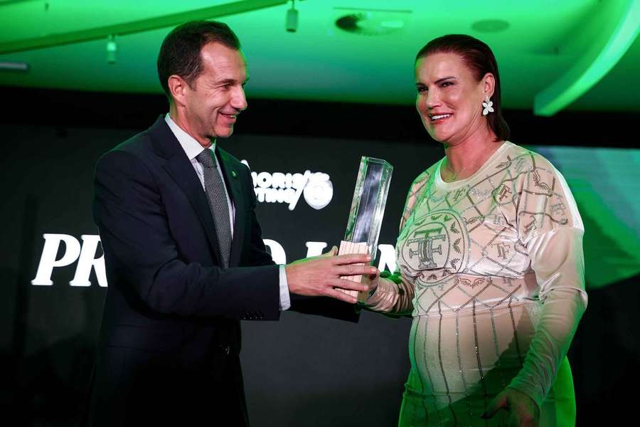 Frederico Varandas entregou o Prémio Lenda a Elma Aveiro, irmã de Cristiano Ronaldo