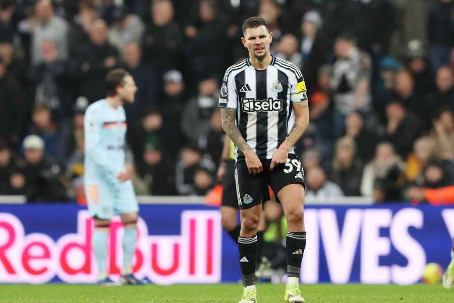 Guimaraes seeks to rally Newcastle after poor Brentford defeat Guimaraes seeks to rally Newcastle after poor Brentford defeat