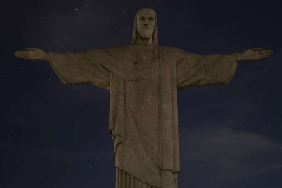 Cristo apagou em homenagem a Vinícius