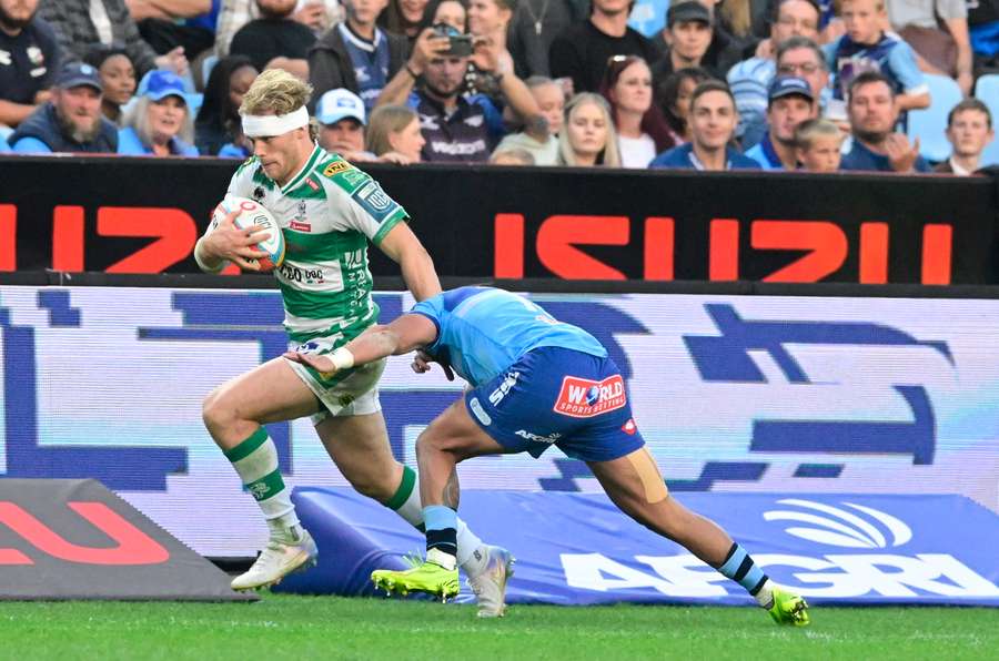 Louis Lynagh makes a break for the try line against the Bulls.