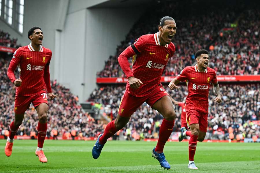 Van Dijk salvou a lavoura em Anfield