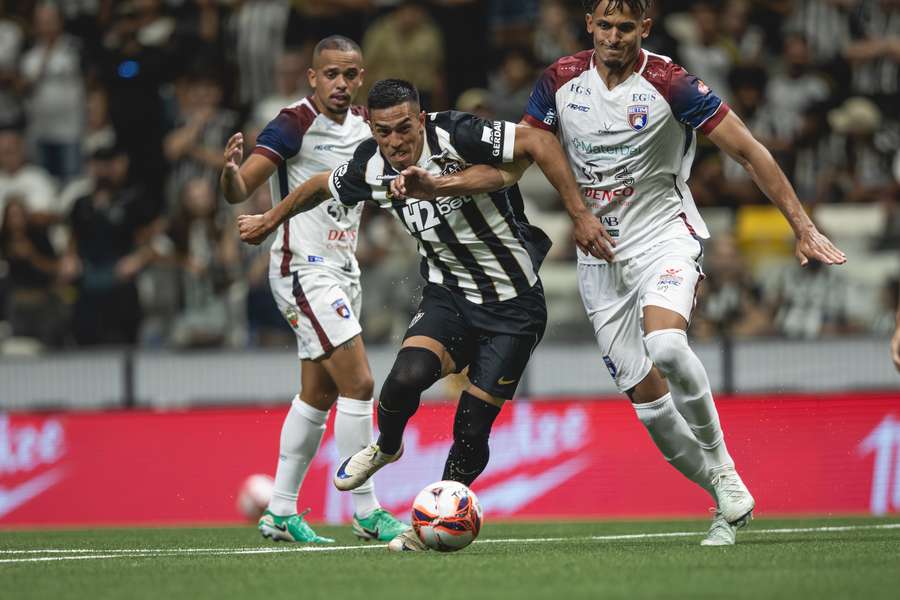 Galo parou na marcação do Betim