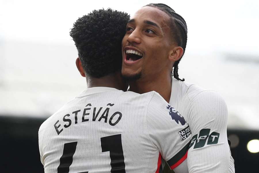 Estêvão e João Pedro comandaram a vitória do Chelsea no Sellhurst Park