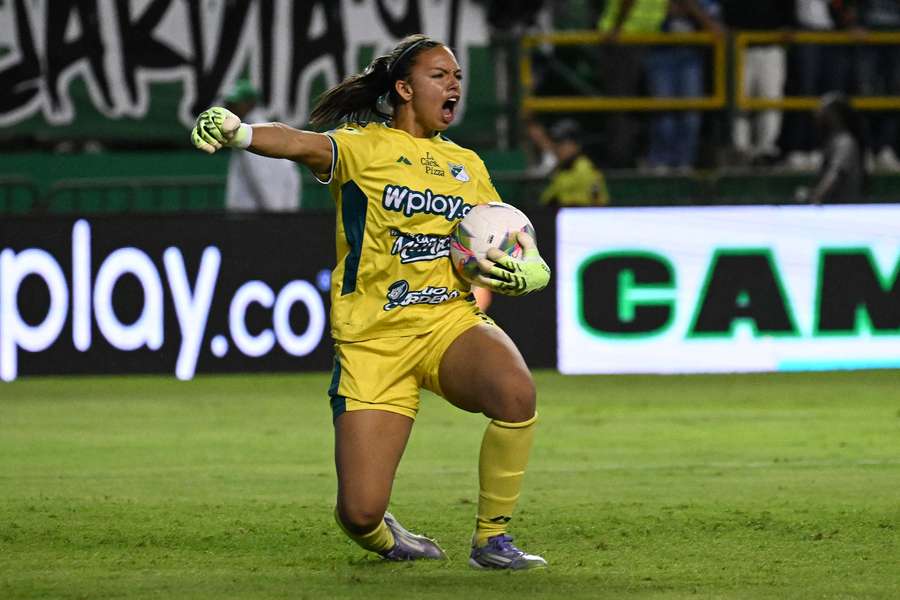 Luisa Agudelo celebra una parada