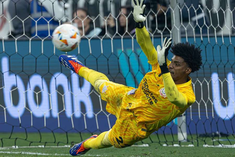 O arqueiro brilhou na partida contra o Bragantino, pela Sul-Americana