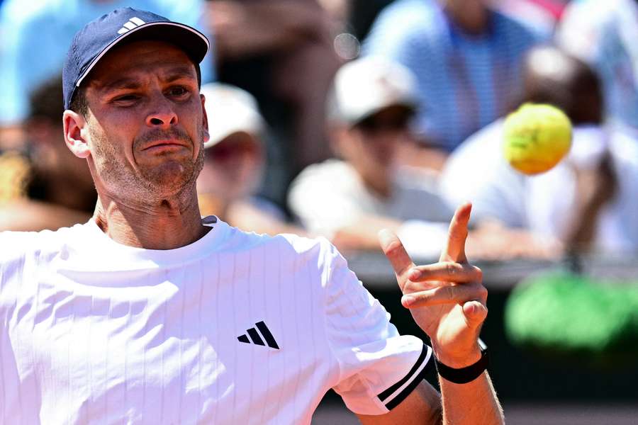 Hurkacz kończy grę w Paryżu, Tiafoe wytrzymał prawie pięć godzin w upale Hurkacz kończy grę w Paryżu, Tiafoe wytrzymał prawie pięć godzin w upale