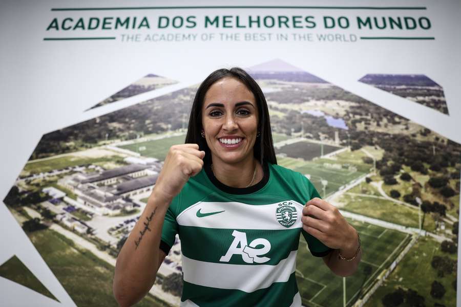 Brenda Pérez renovou até 2025