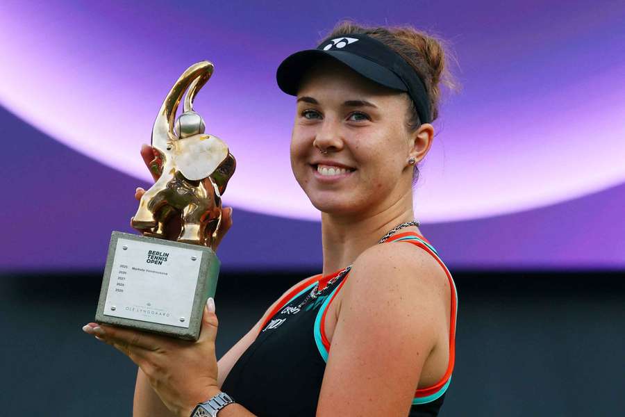 Czech Republic's Linda Noskova celebrates with the trophy after winning the final against Jessica Pegula
