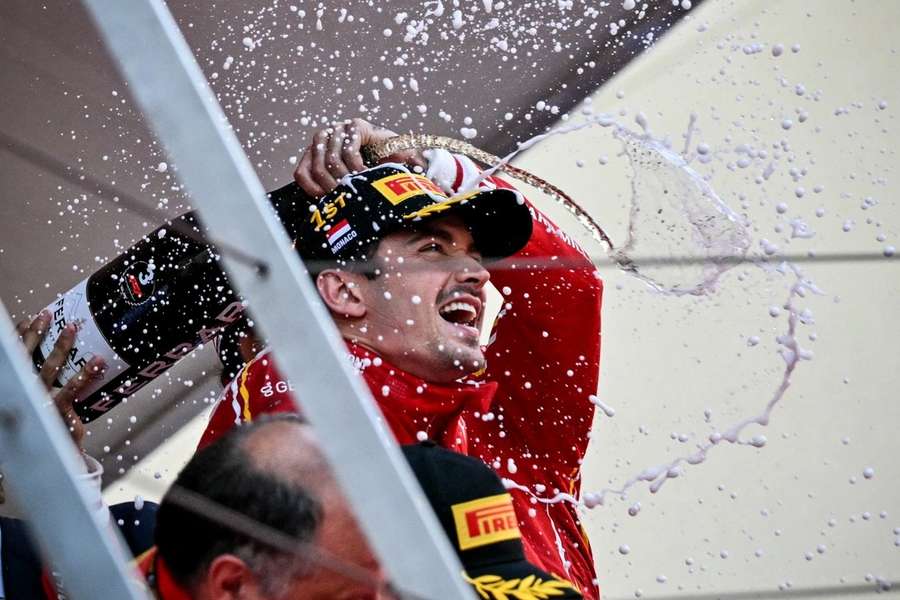 Charles Leclerc sur le podium de Monaco.