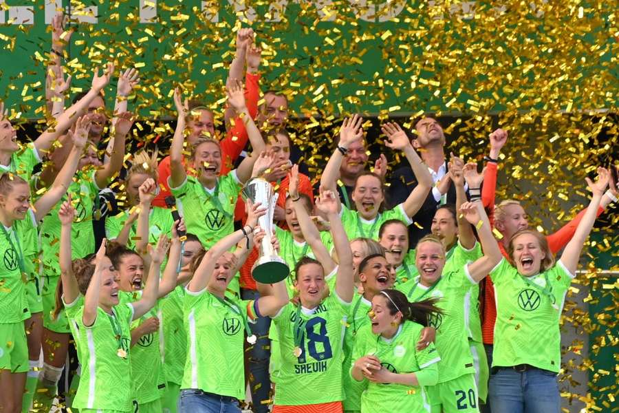De dames van Wolfsburg vieren de overwinning in de DFB Pokal