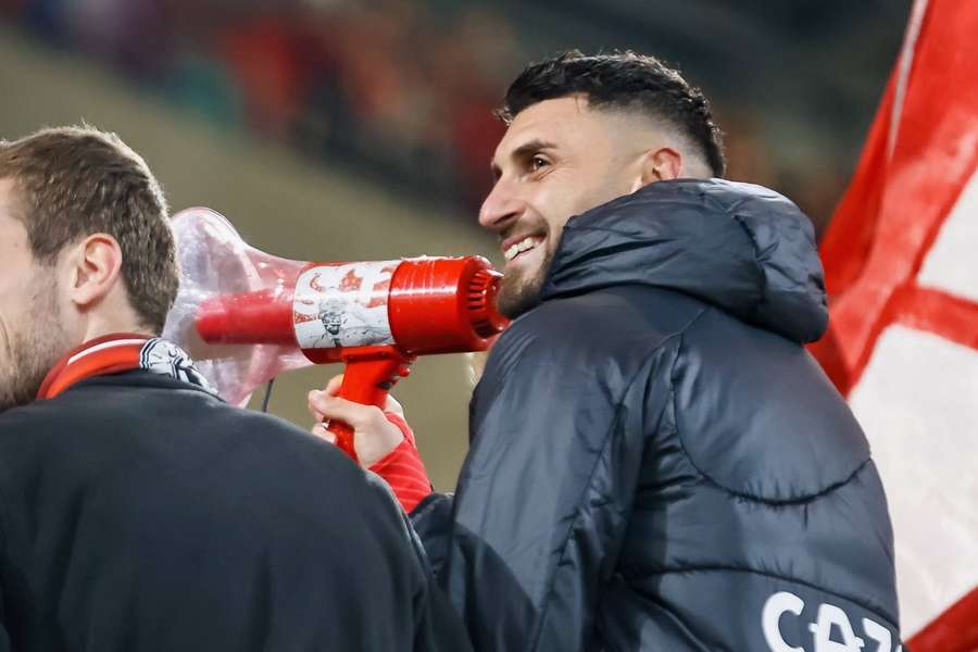 Nach dem Hinspielsieg des SC, feierte Vincenzo Grifo mit den Fans – im gelang ein Hattrick.