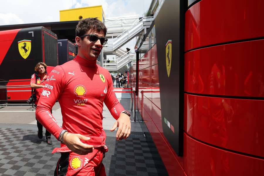 Leclerc espera sonreír al finalizar una carrera complicada para él