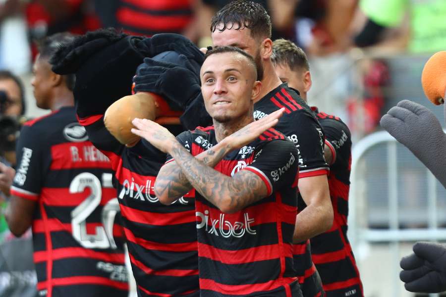 Flamengo celebrou a vitória frente ao rival Fluminense no Maracanã 