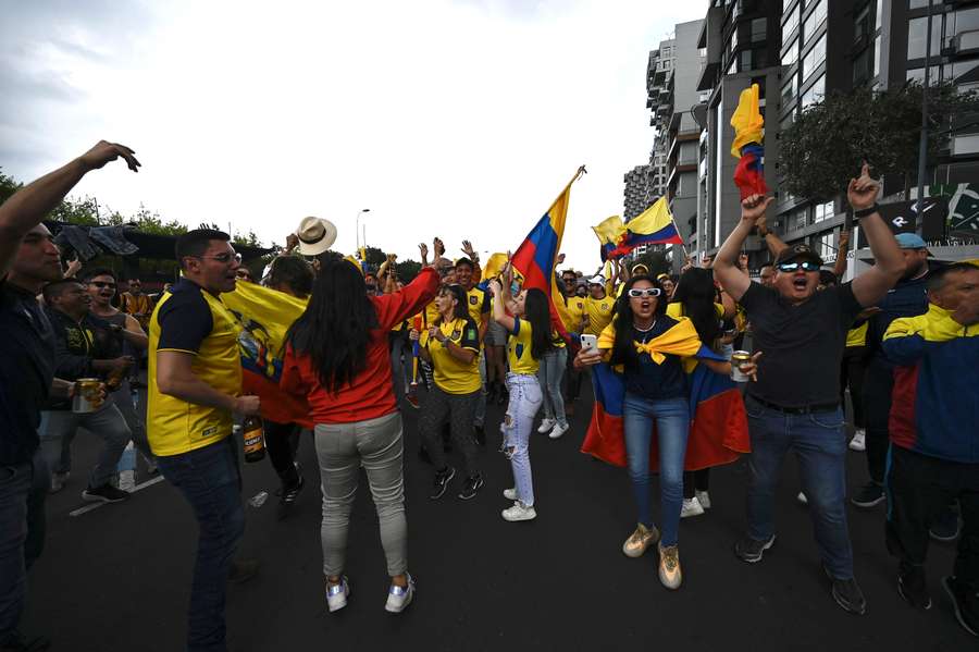 Ecuardos fans vandt både på tribuner og på banen uden de større dikkedarer.