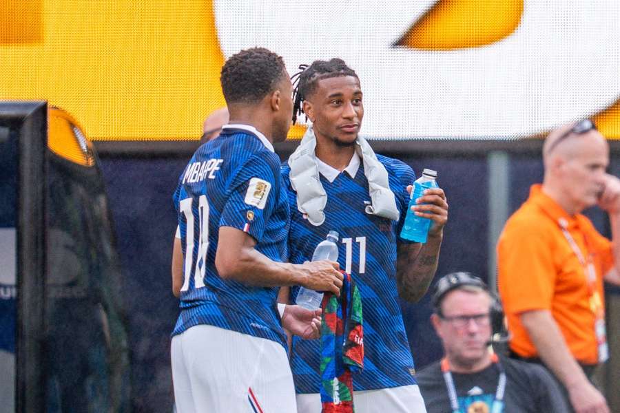 Will Mbappé (.) Olise zu Real Madrid lotsen?