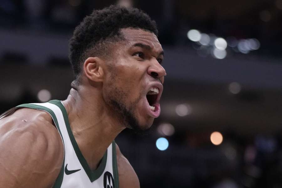 Antetokounmpo sa stal hrdinom Milwaukee.