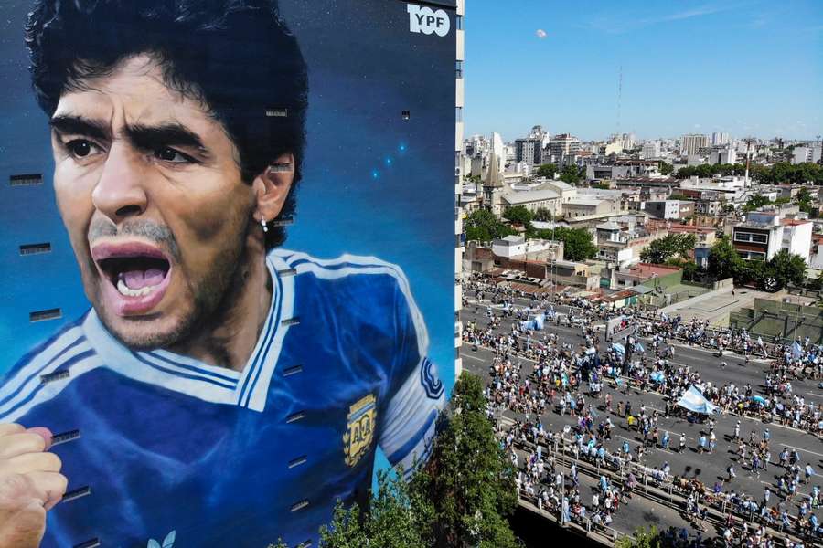 Les Argentins ont défilé dans des rues à l'effigie de Maradona lors de la victoire de leur pays à la Coupe du monde 2022.