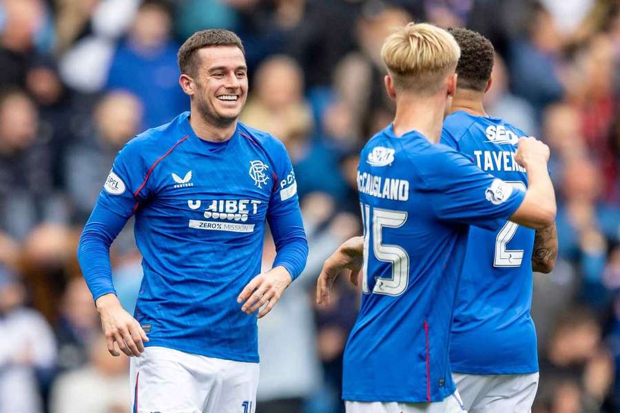 Tom Lawrence, do Rangers, comemora o golo da vitória