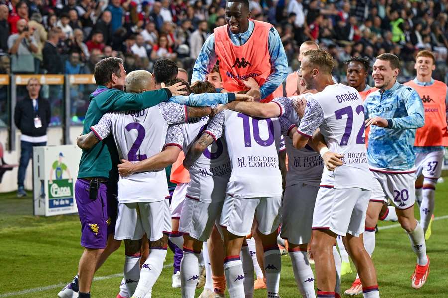 Fiorentina celebrate their late winner