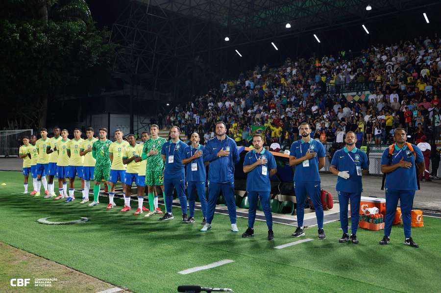 Banco e comissão técnica da Seleção Brasileira antes da tragédia para a Argentina Banco e comissão técnica da Seleção Brasileira antes da tragédia para a Argentina