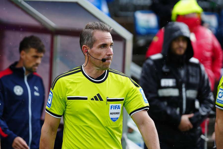 12 Jahre FIFA-Schiedsrichter: Stieler beendet internationale Karriere 12 Jahre FIFA-Schiedsrichter: Stieler beendet internationale Karriere