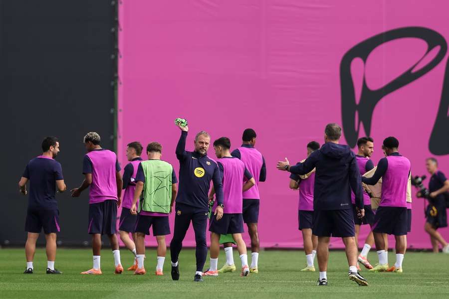 Hansi Flick no treino do Barcelona