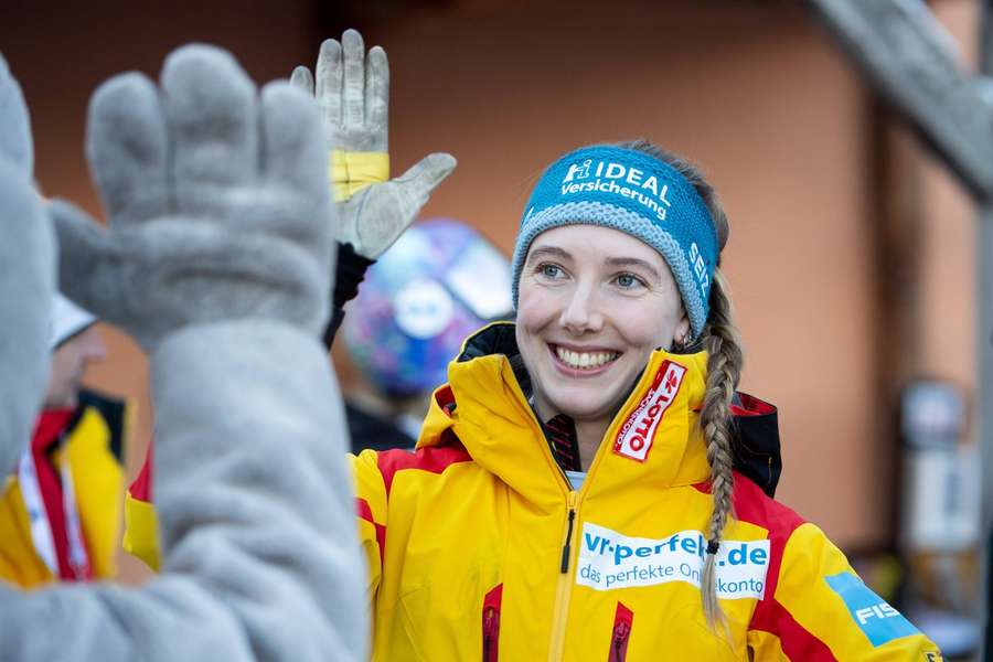 Susanne Kreher bejubelt ihren WM-Titel im schweizerischen St. Moritz.