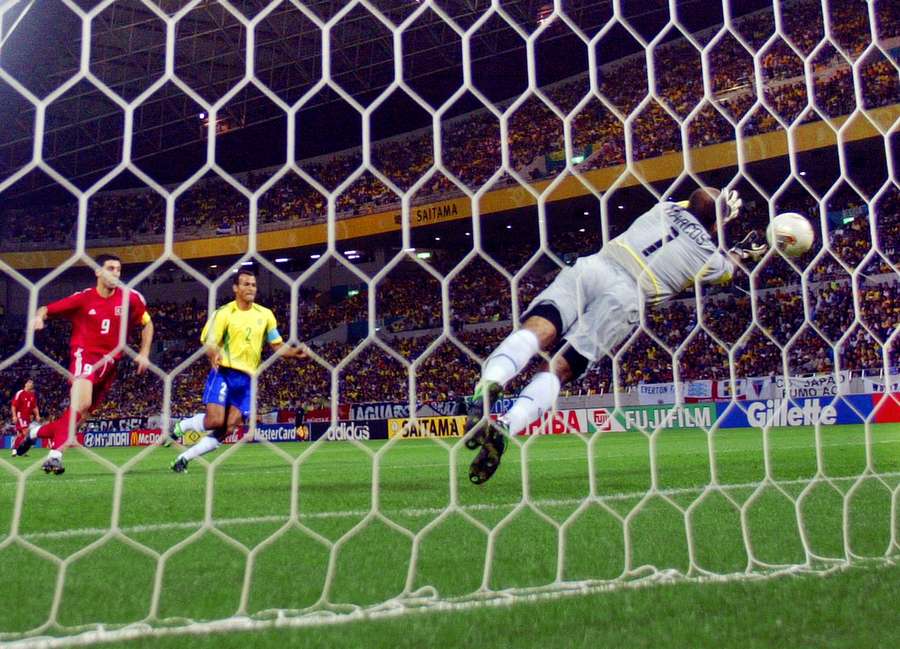 Taffarel defende chute de atacante turco em 2002; Brasil foi ajudado pela arbitragem