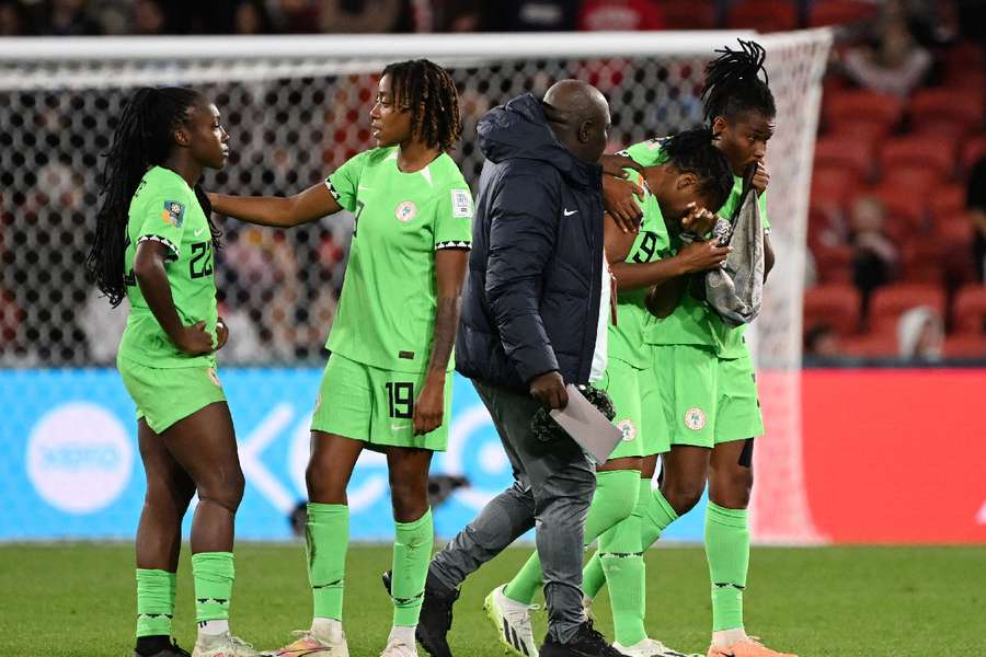 Nigeria's manager Waldrum consoles his players after World Cup exit