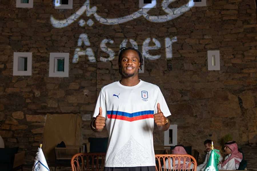 Batshuayi wybrał piłkarską egzotykę. Batshuayi wybrał piłkarską egzotykę.