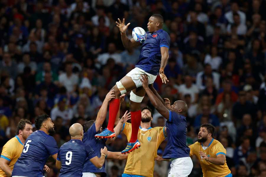 France win a lineout against Uruguay