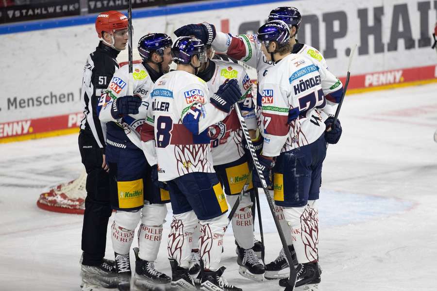 Titelverteidiger Berlin traf dreimal in drei Minuten.