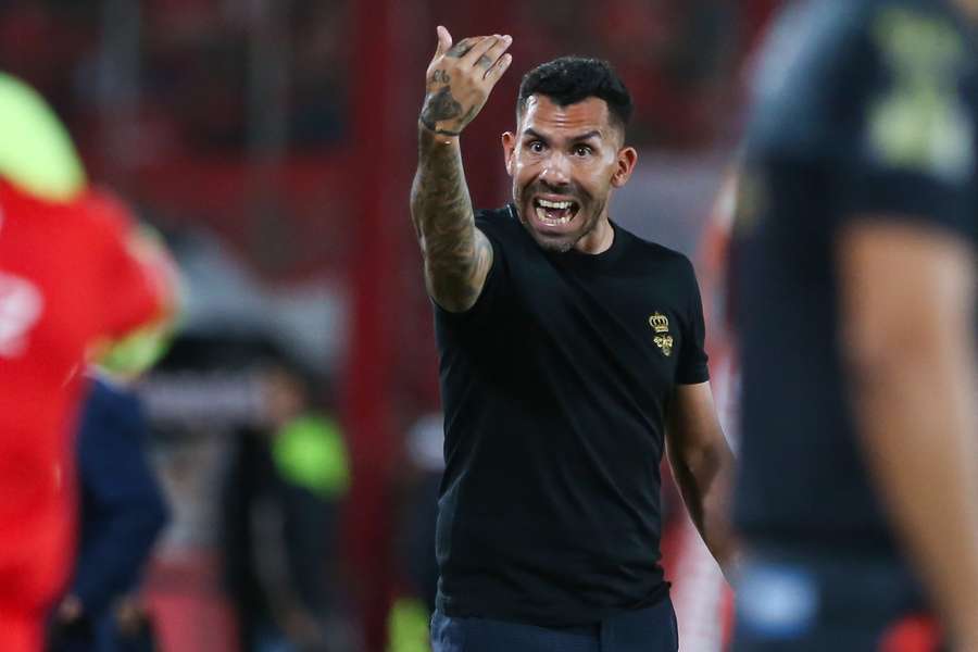 Tévez teve 14 vitórias, 11 empates e seis derrotas em 31 jogos no Independiente