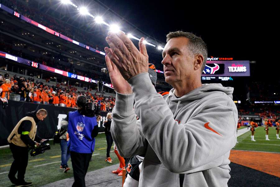Former Bengals defensive coordinator Lou Anarumo walking off of the field after a win against the Buffalo Bills (2023)