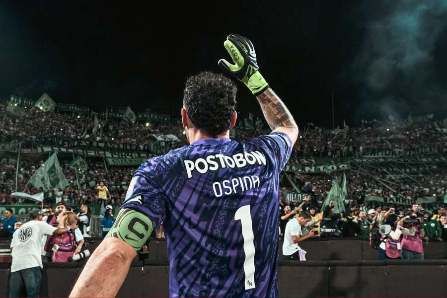 Goleiro Ospina, do Nacional, celebra o tri em Medellín Goleiro Ospina, do Nacional, celebra o tri em Medellín