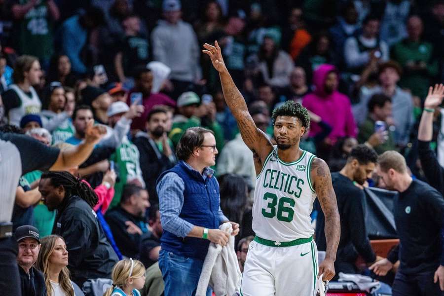 Celtics si na palubovce Charlotte upevnili první příčku v NBA.