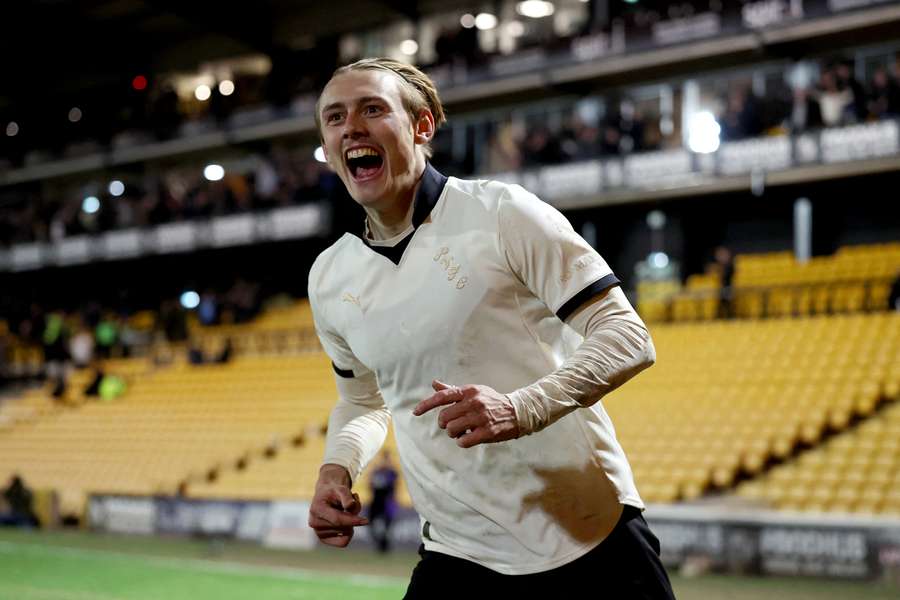 Ben Waine celebra un gol