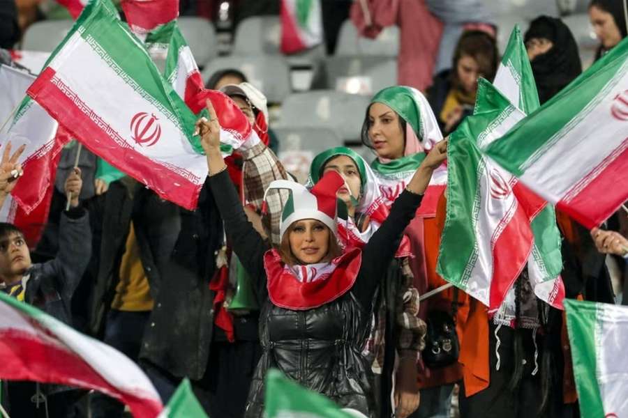 Mulheres iranianas vão voltar às bancadas no Irão