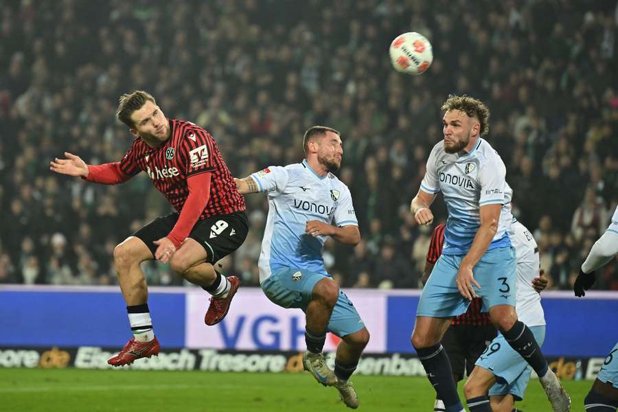 Hannover scheitert am Punktgewinn gegen Bochum. Hannover scheitert am Punktgewinn gegen Bochum.