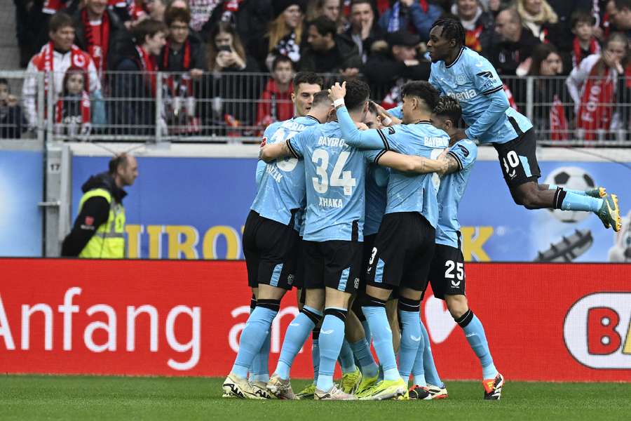 Bayer Leverkusen players celebrate goal